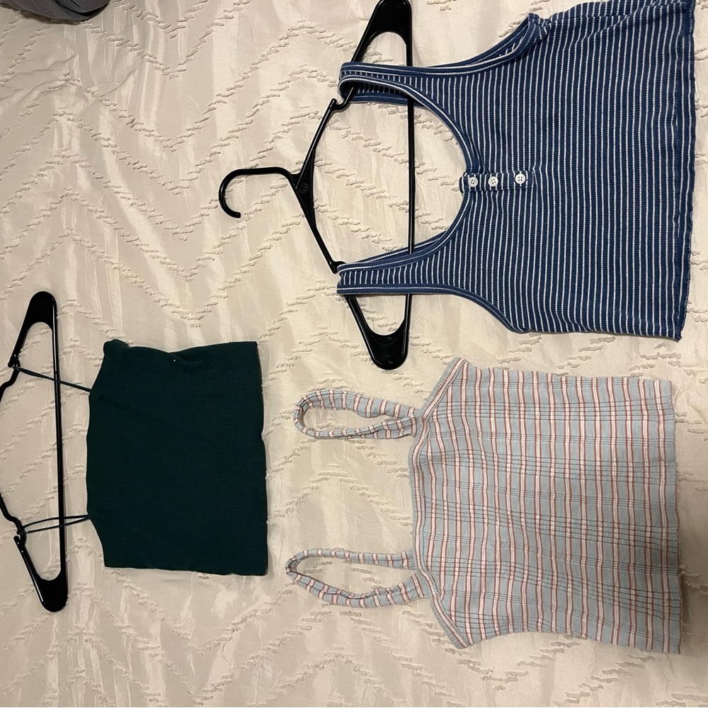 Cropped American eagle tank tops